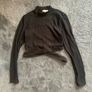 Cropped long sleeve women’s top